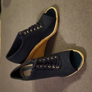 💙MRKT PEEP TOE WEDGES